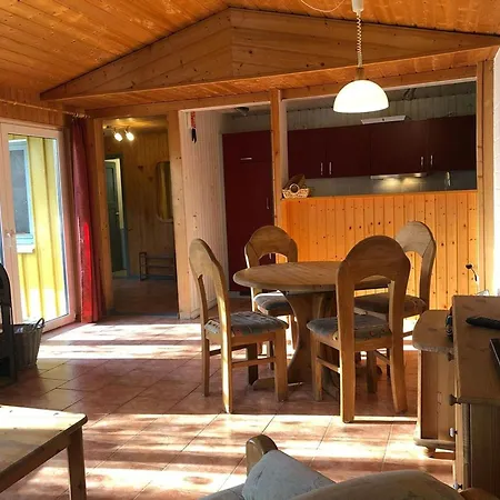 Doppelbungalow Mit Terrasse Im Mirow *